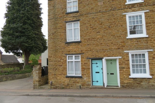 Cottage to rent in High Street, Abington, Northampton NN3