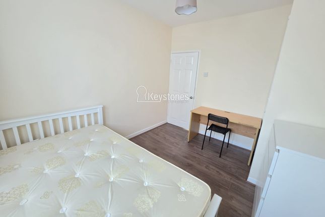 14 Thornaby House (Room 3), Canrobert Street, London photo 3