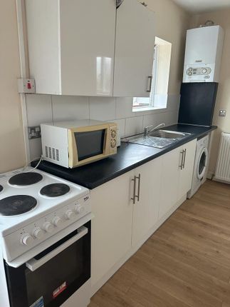Studio to rent in Whitton Avenue East, Greenford
