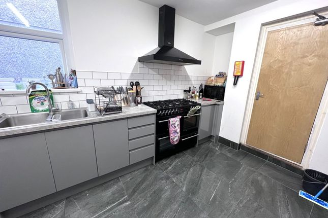 7 Gwydr Crescent, Swansea photo 2