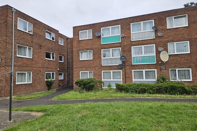 Thumbnail Flat to rent in Cowbridge Lane, Barking