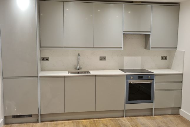 Flat 13B Rowhill Mansions, Rowhill Road, London photo 3