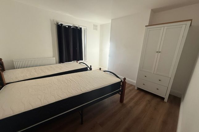 23 Hamilton Road, Southall photo 4