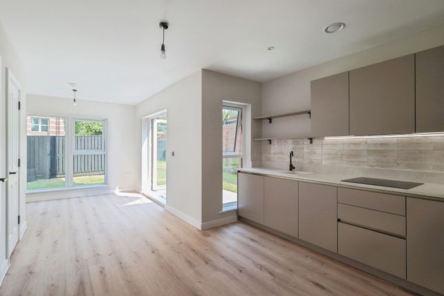9, Stafford Close, Greater Manchester photo 4