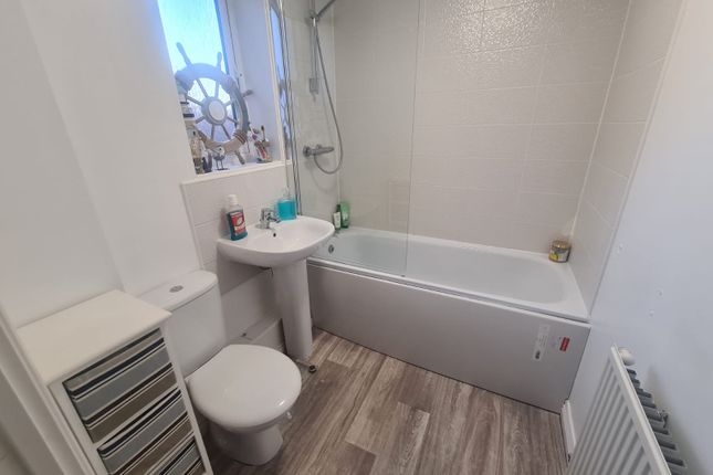 Flat to rent in Anglian Way, Coventry