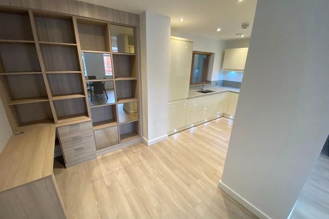 Flat 6, Castle Point, 8, Castle Boulevard, Nottinghamshire photo 3