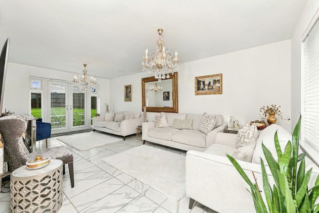 2, Kensington Way, Cleckheaton photo 2