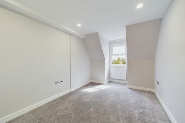 Flat for sale in Flat 3, Swilley Gardens, Oxford Road, Stokenchurch, High Wycombe, Buckinghamshire