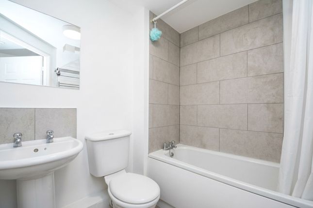 21 Little Bolton Terrace, Salford photo 3