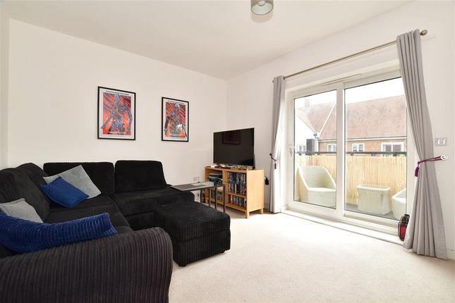 Flat for sale in Millpond Lane, Faygate, Horsham, West Sussex