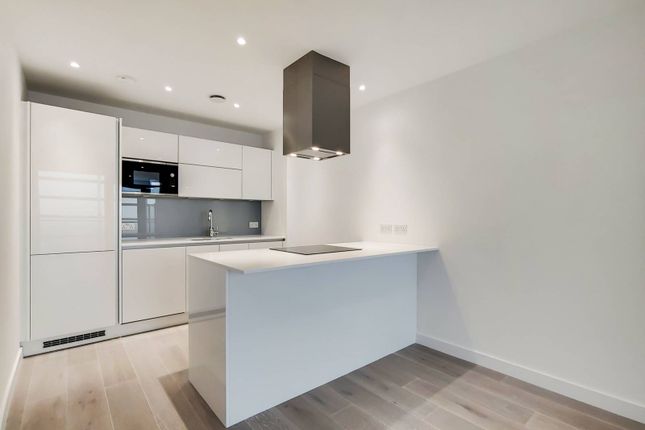 Thumbnail Flat for sale in City North East Tower, Finsbury Park, London