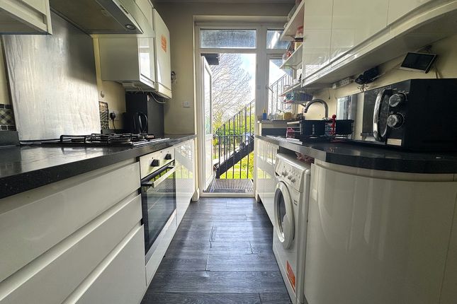 10 Beverley Court, Harrow View, Harrow photo 2