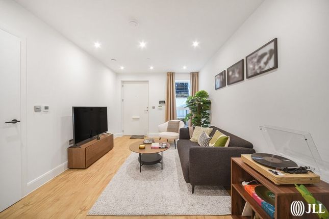 Flat to rent in UNCLE, Colindale
