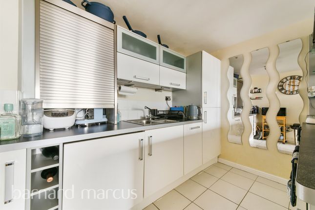 Flat 134, Aspects, 1, Throwley Way, Sutton photo 2