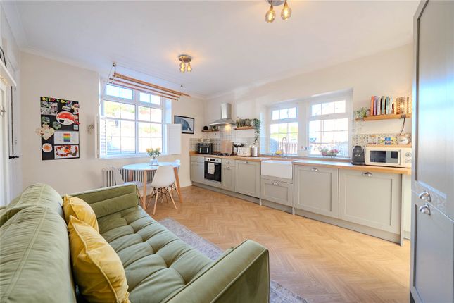 26, Town Lane, West Yorkshire photo 3