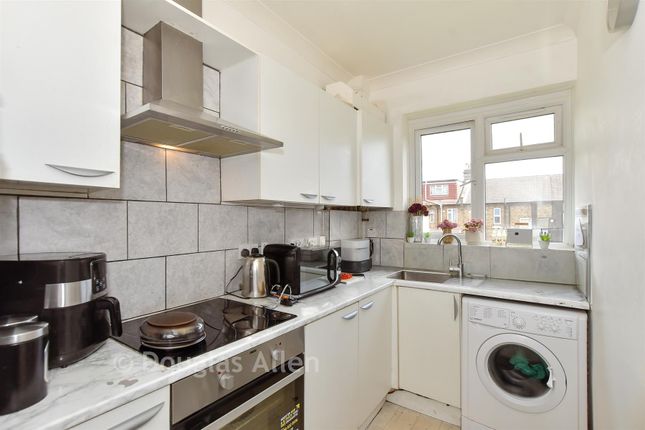 3-bed flat on 37A, Woodlands Road, Ilford, £285,000