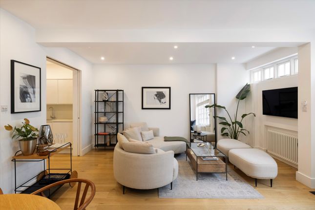 20, Ennismore Mews, London photo 3