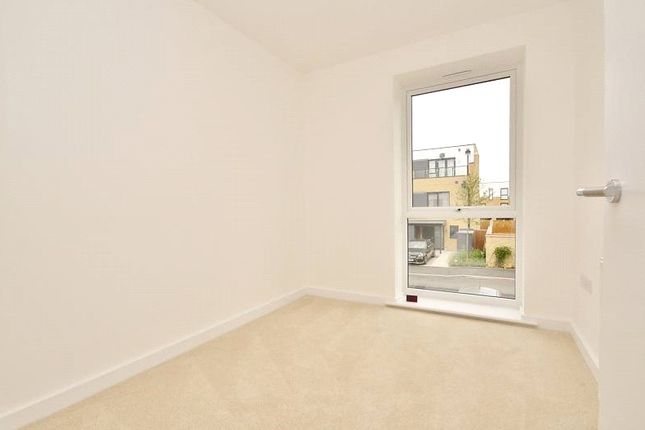 12, Wayfarring Court, Romford photo 5