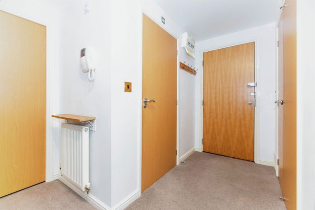 Flat for sale in Broad Street, Great Cambourne, Cambridge