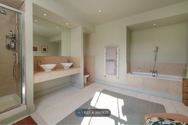 Master Room Bathroom