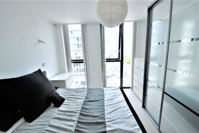Flat to rent in Masons Avenue, Croydon
