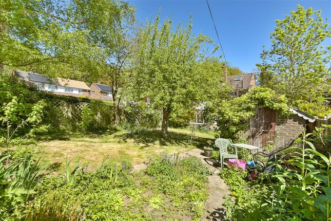 Arbutus Close, Redhill photo 2