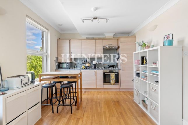 Second Floor Flat, 26D, Evering Road, London photo 3