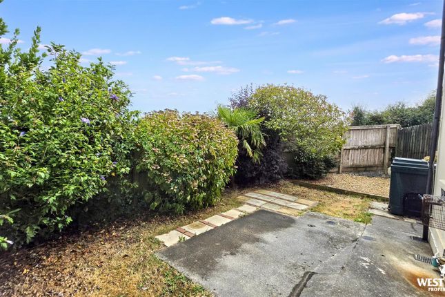 8, Havard Close, Haverfordwest photo 4