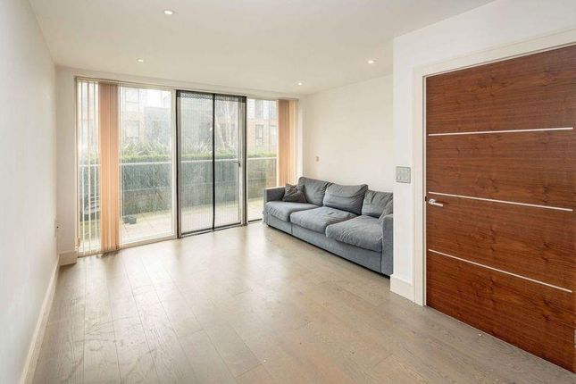 Flat 32, 42, Wallace Court, Tizzard Grove, London photo 3