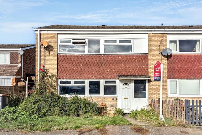3-bed semi-detached on Ross Way, Luton, £225,000
