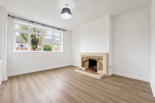 29 Elgin Avenue, Romford photo 3