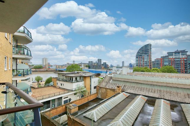 Thumbnail Flat for sale in Smugglers Way, Wandsworth