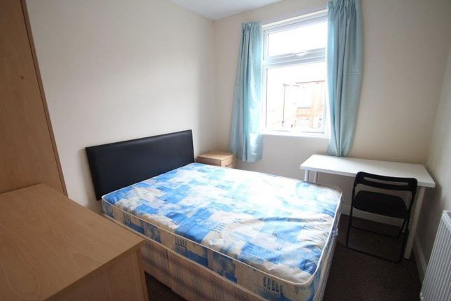 Terraced house to rent in Stuart Street, Leicester