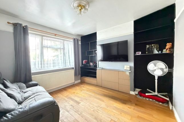 1, Hunters Grove, Collier Row photo 4