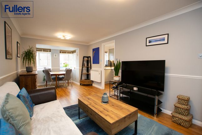 Flat for sale in Bourneside Crescent, London
