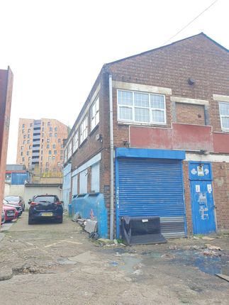 Warehouse to let in Homerton High Street, London