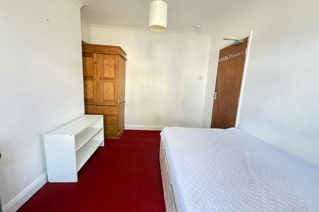 Waverley Avenue, Twickenham photo 3