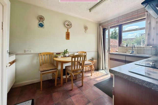 19, Fens Way, Swanley photo 4