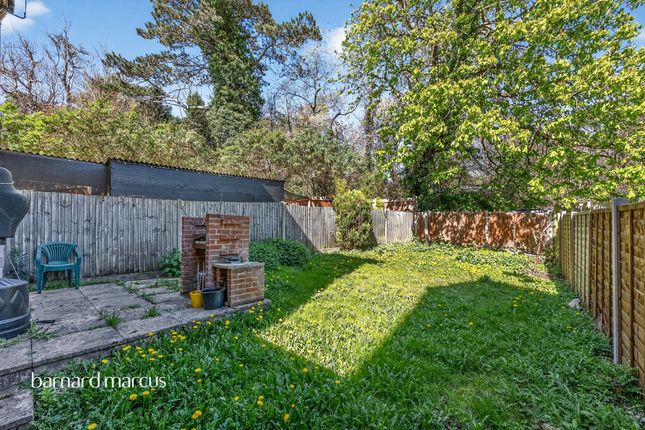 14, Sycamore Close, South Croydon photo 2