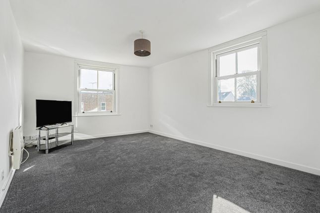 Flat 7, Victoria House, 4, Albert Road, Windsor photo 2