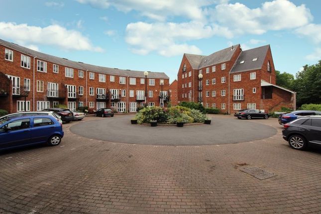 2 bed flat to rent in Sovereigns Quay, Bedford MK40