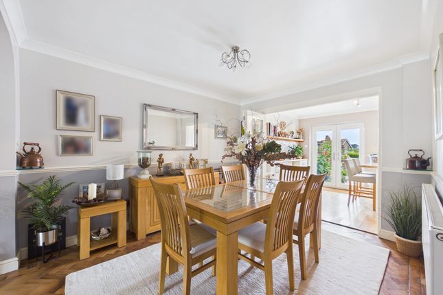 33 The Avenue, Chinnor photo 3