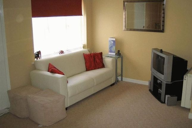 26, Huntington Place, Slough photo 3