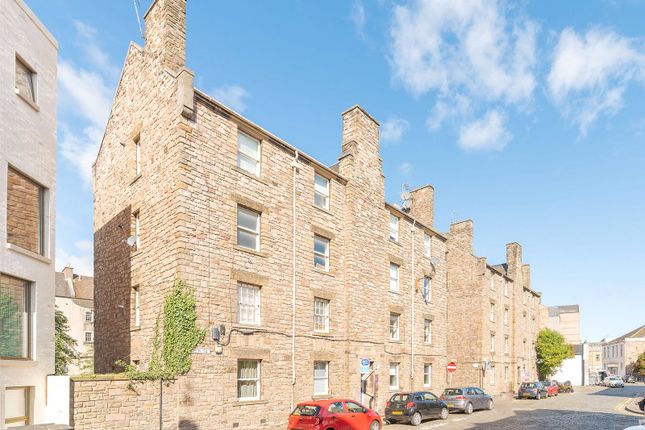 Thumbnail Flat to rent in 2/2, Simon Square, Edinburgh, Midlothian