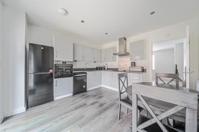 24, Acre Rise, Chippenham photo 2