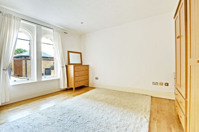 66 Royal Drive, Princess Park Manor, London photo 5