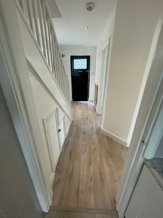 35, Harebreaks, Watford photo 5
