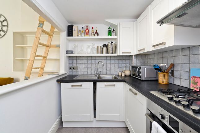Flat to rent in Sutherland Avenue, London