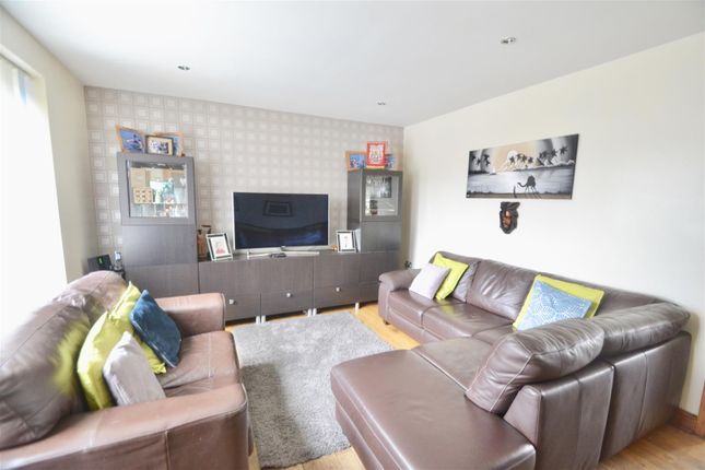 End terrace house to rent in Grange Avenue, Hatfield, Doncaster