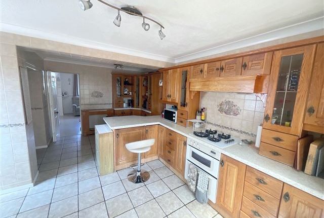 19, Highfield Avenue Kiveton Park, Sheffield photo 3